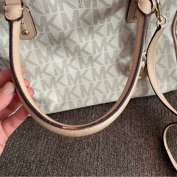 Michael Kors Logo sachet bag - Picture 4 of 12